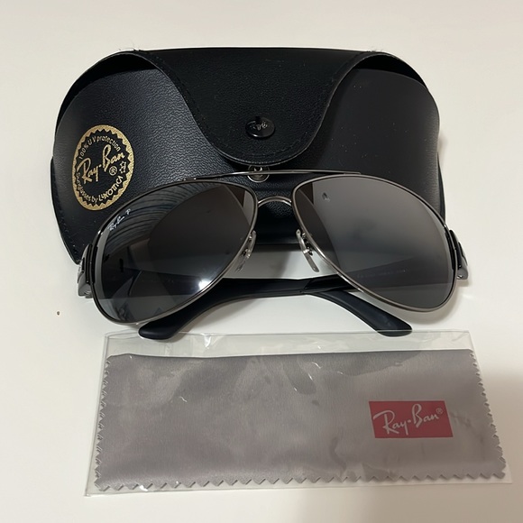Ray-Ban Sunglasses - Picture 8 of 9